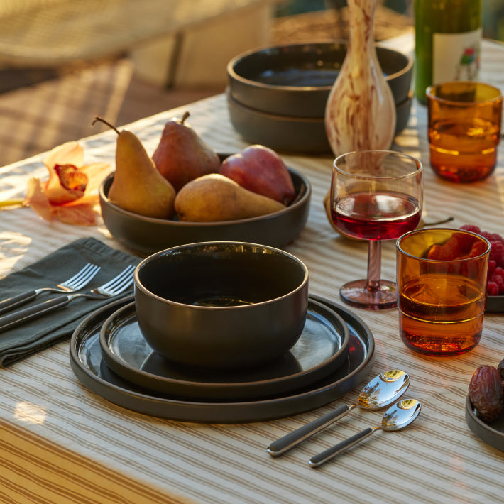 Black_Tableware_tablescape