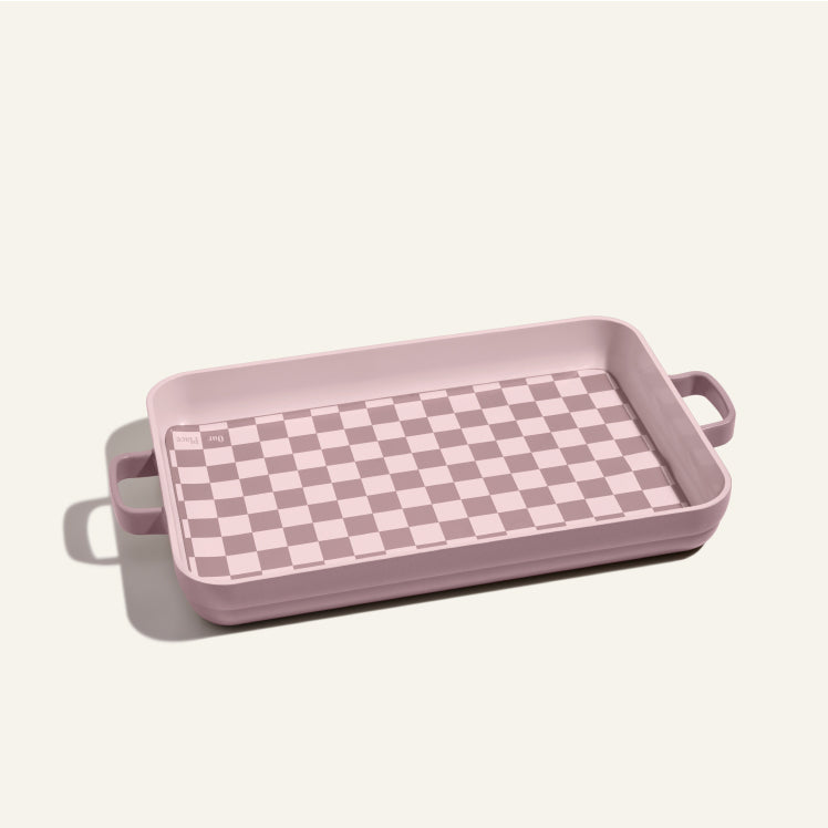 Purple griddle pan with oven mat